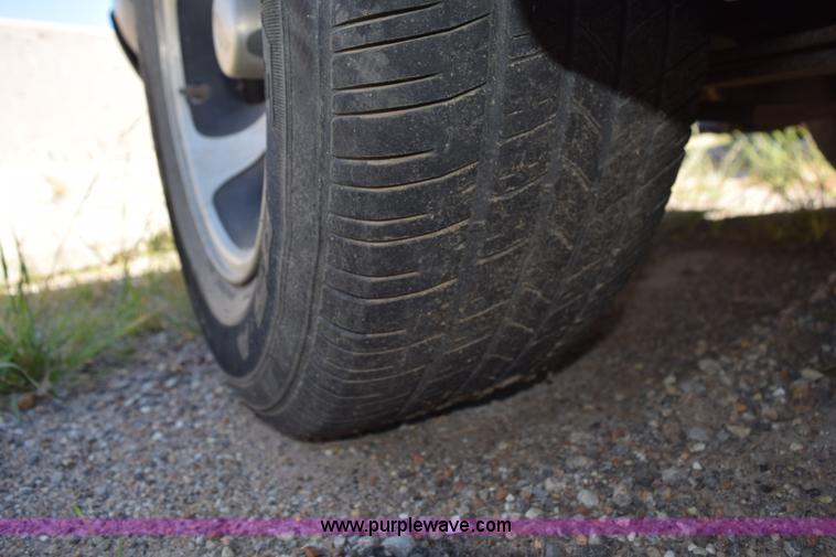 image for item L5873 2000 Chevrolet S10 pickup truck