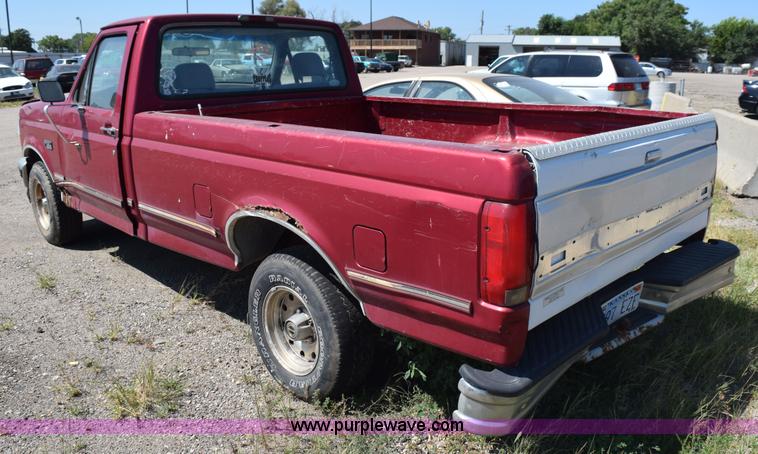 image for item L5875 1995 Ford F150 pickup truck