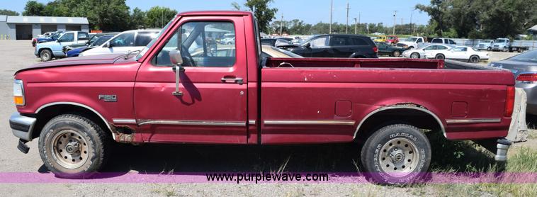 image for item L5875 1995 Ford F150 pickup truck