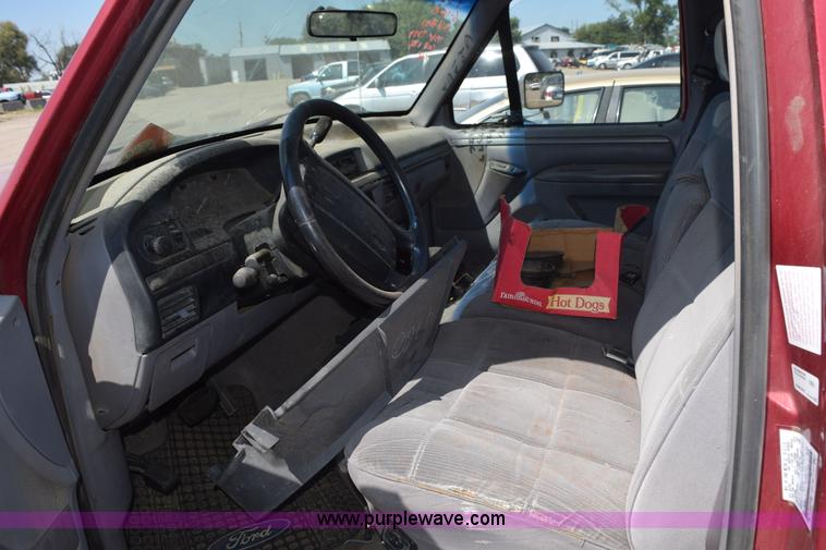 image for item L5875 1995 Ford F150 pickup truck