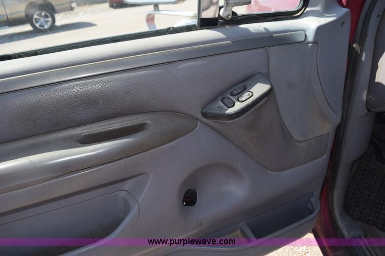 image for item L5875 1995 Ford F150 pickup truck