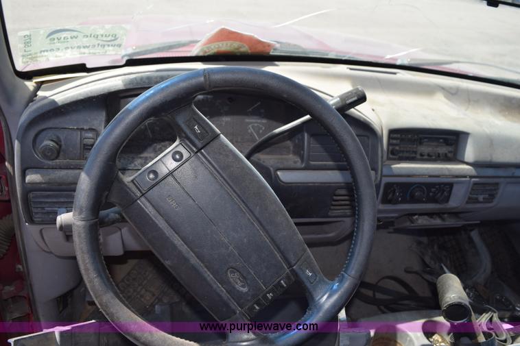 image for item L5875 1995 Ford F150 pickup truck