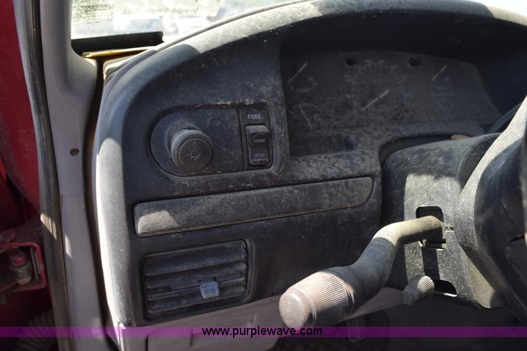 image for item L5875 1995 Ford F150 pickup truck