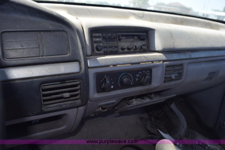 image for item L5875 1995 Ford F150 pickup truck