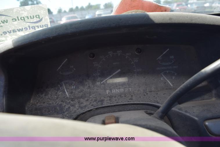 image for item L5875 1995 Ford F150 pickup truck