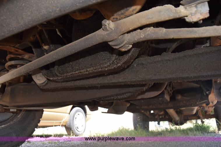 image for item L5875 1995 Ford F150 pickup truck