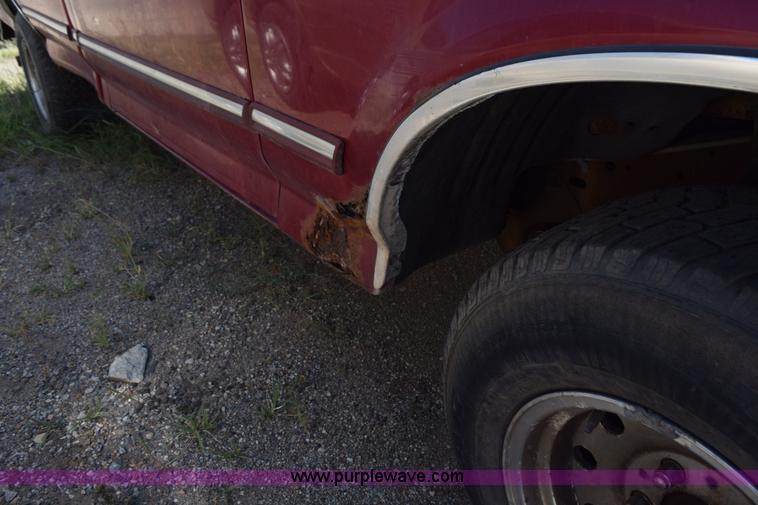 image for item L5875 1995 Ford F150 pickup truck