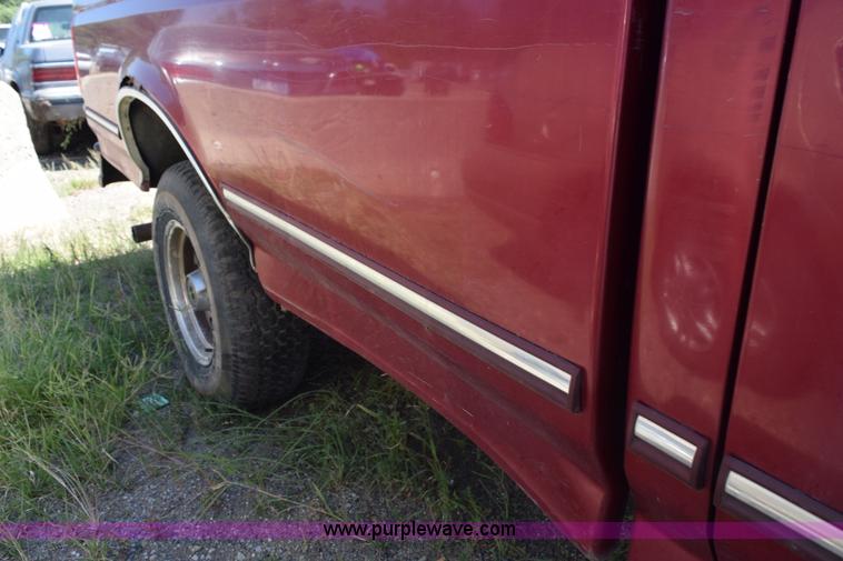 image for item L5875 1995 Ford F150 pickup truck