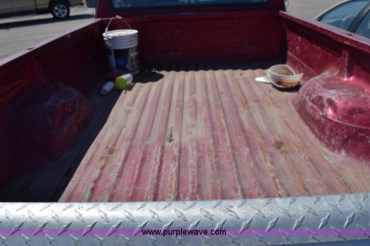 image for item L5875 1995 Ford F150 pickup truck