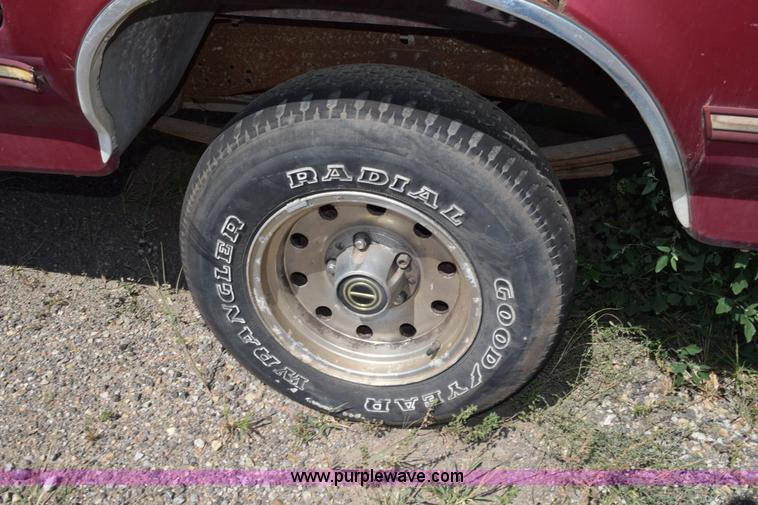 image for item L5875 1995 Ford F150 pickup truck