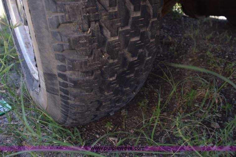 image for item L5875 1995 Ford F150 pickup truck