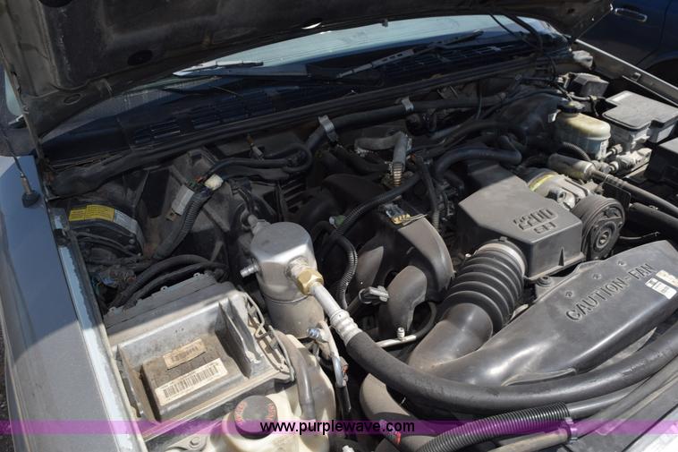 image for item L5877 1998 Chevrolet S10 pickup truck