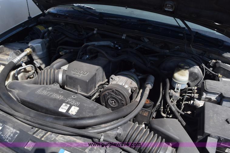 image for item L5877 1998 Chevrolet S10 pickup truck