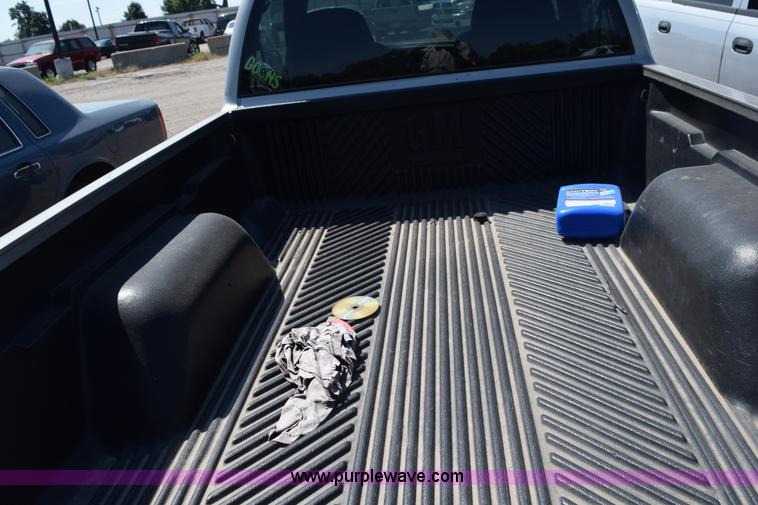 image for item L5877 1998 Chevrolet S10 pickup truck