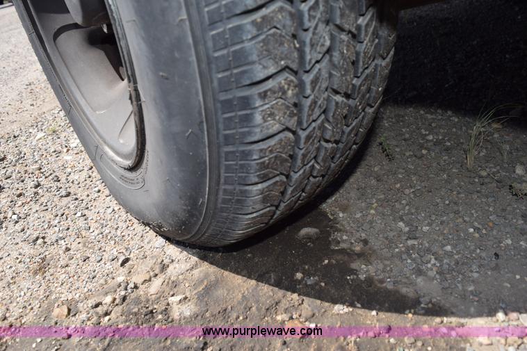 image for item L5877 1998 Chevrolet S10 pickup truck