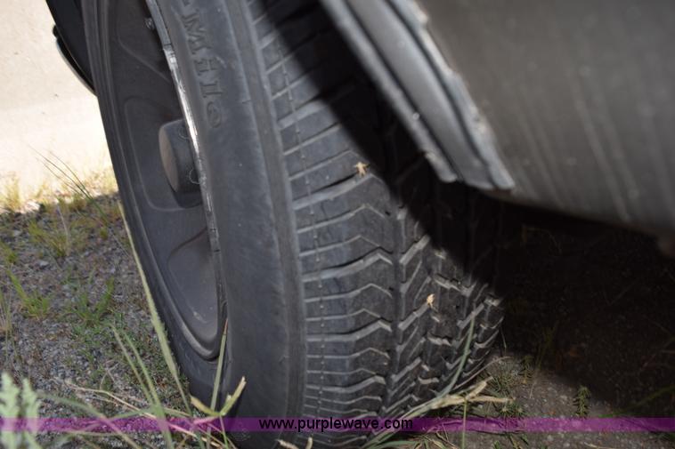 image for item L5877 1998 Chevrolet S10 pickup truck