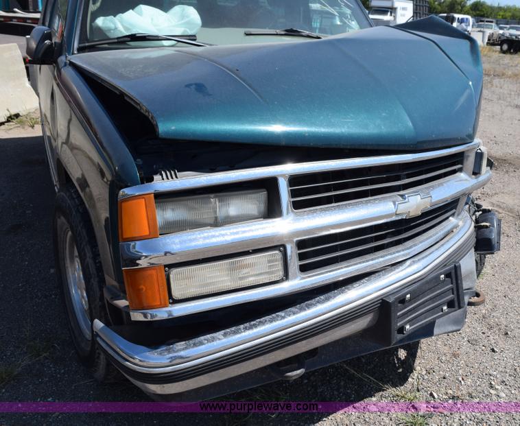 image for item L5878 1997 Chevrolet Tahoe SUV