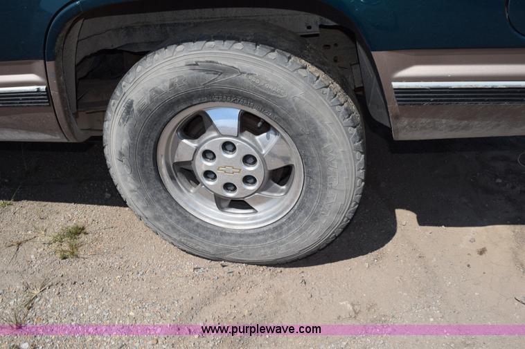 image for item L5878 1997 Chevrolet Tahoe SUV