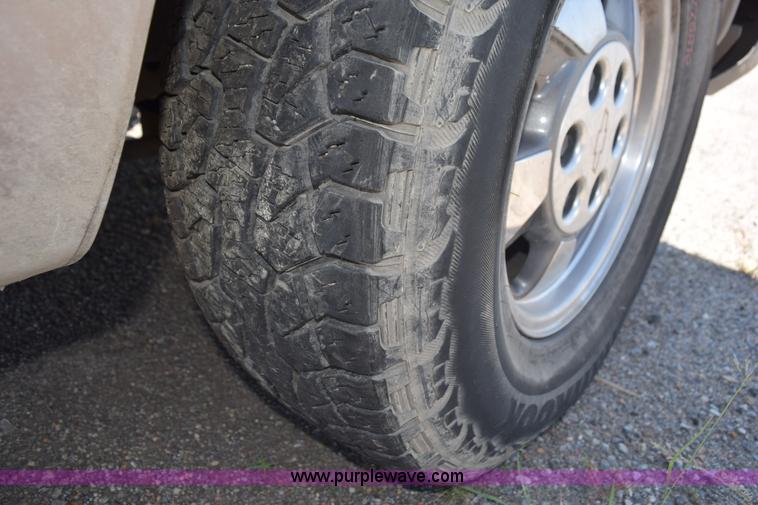 image for item L5878 1997 Chevrolet Tahoe SUV