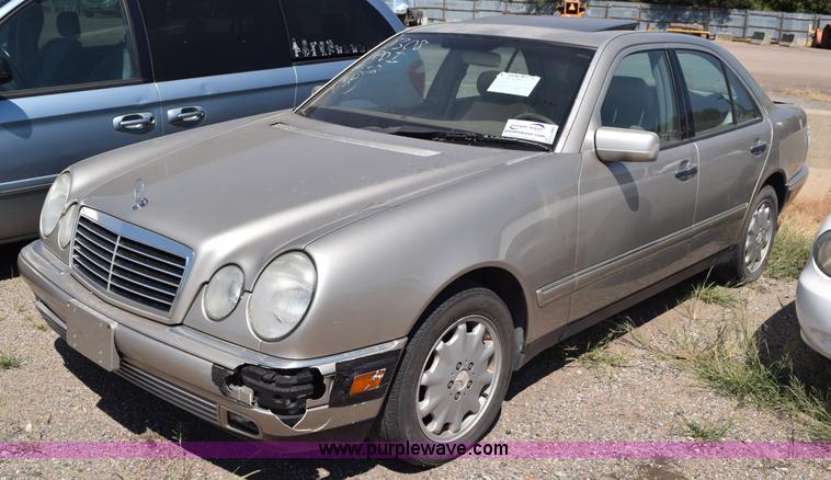 image for item L5880 1998 Mercedes Benz E320