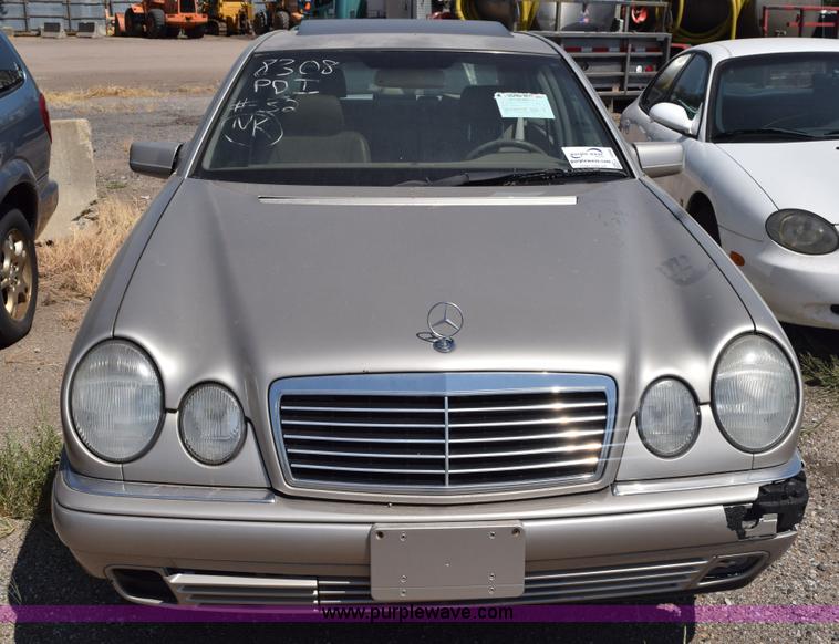 image for item L5880 1998 Mercedes Benz E320