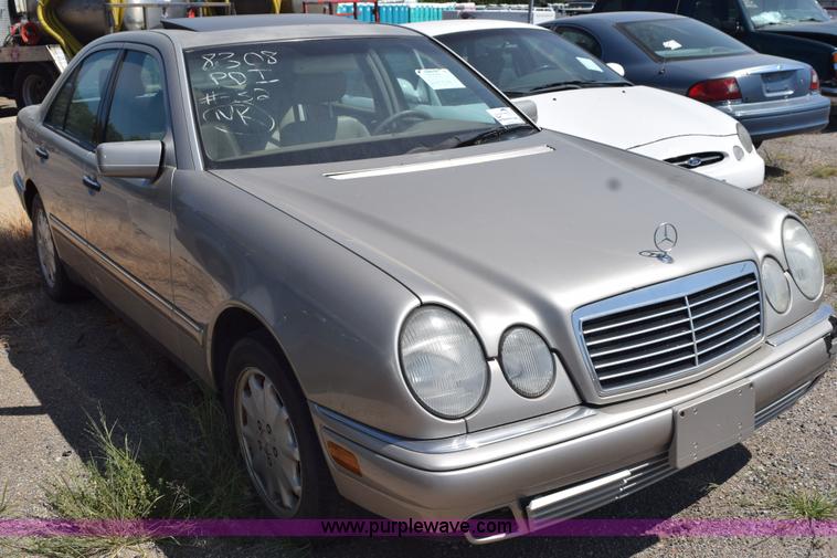 image for item L5880 1998 Mercedes Benz E320