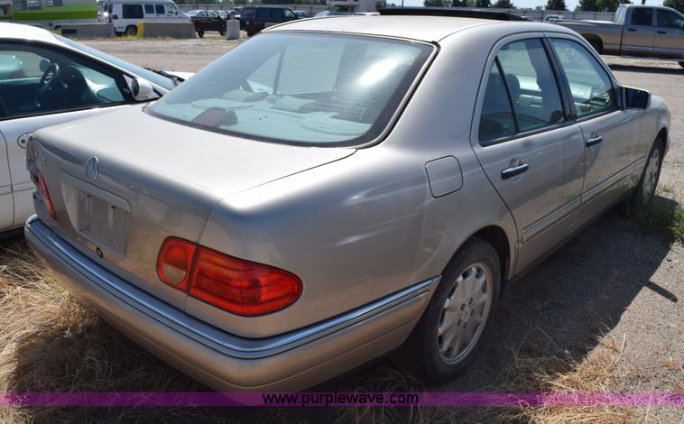 image for item L5880 1998 Mercedes Benz E320