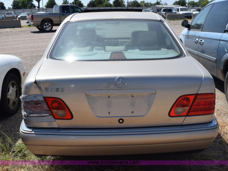 image for item L5880 1998 Mercedes Benz E320