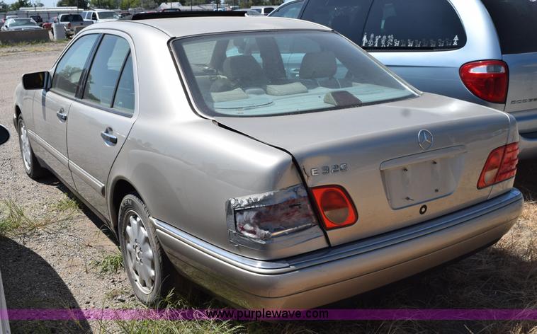 image for item L5880 1998 Mercedes Benz E320