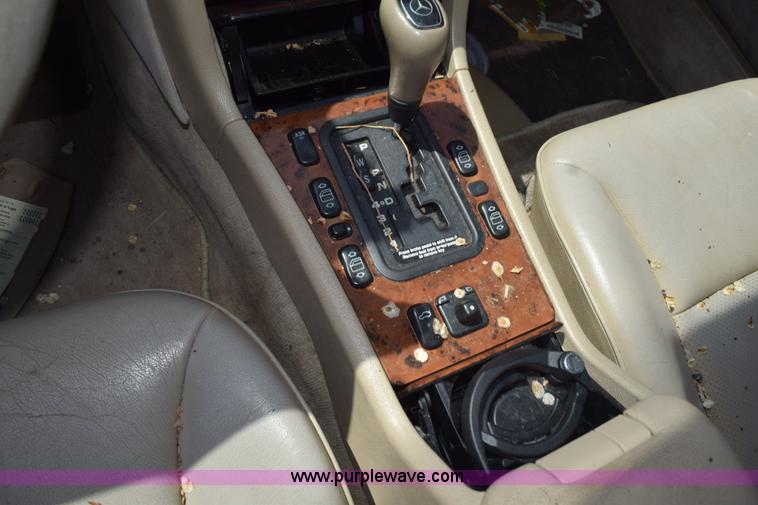 image for item L5880 1998 Mercedes Benz E320