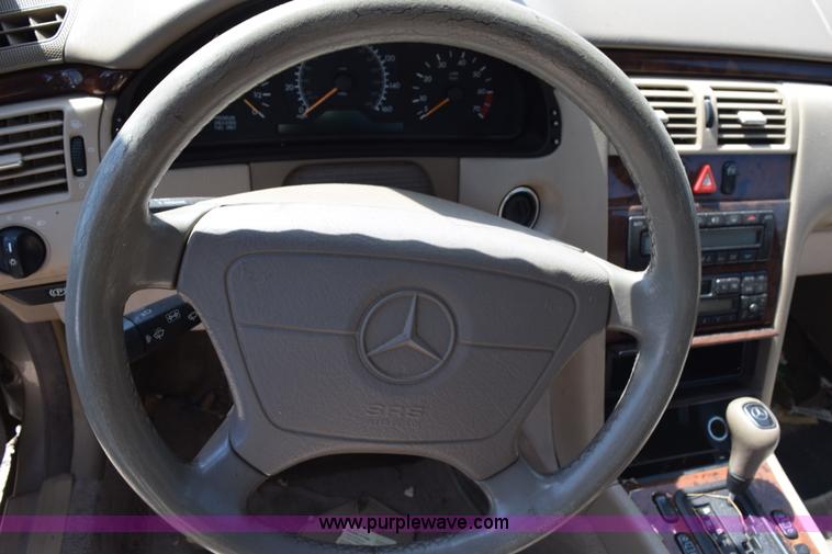image for item L5880 1998 Mercedes Benz E320