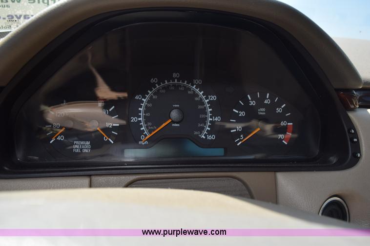 image for item L5880 1998 Mercedes Benz E320