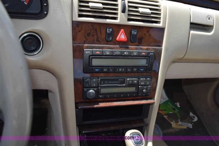 image for item L5880 1998 Mercedes Benz E320