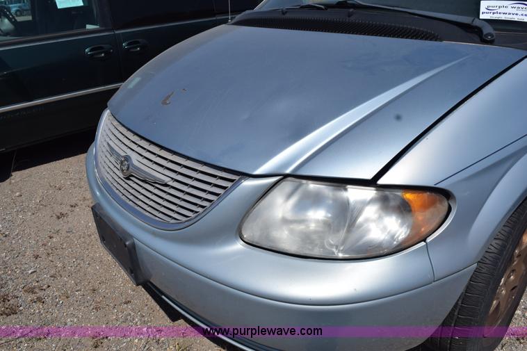 image for item L5881 2004 Dodge Grand Caravan SXT van