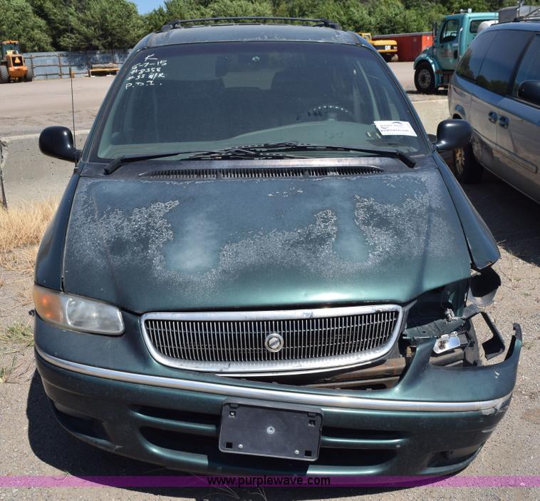image for item L5882 1997 Chrysler Town & Country LX van