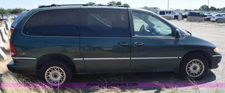 image for item L5882 1997 Chrysler Town & Country LX van