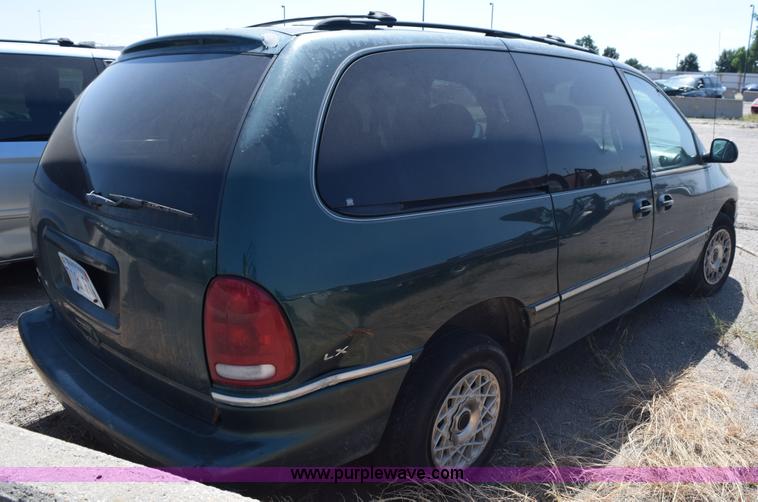 image for item L5882 1997 Chrysler Town & Country LX van