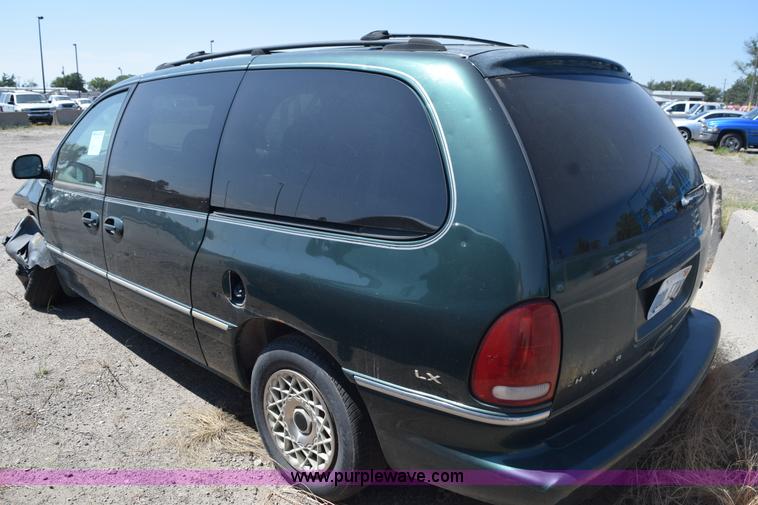 image for item L5882 1997 Chrysler Town & Country LX van