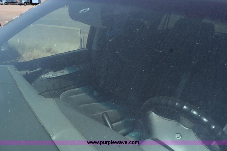 image for item L5882 1997 Chrysler Town & Country LX van