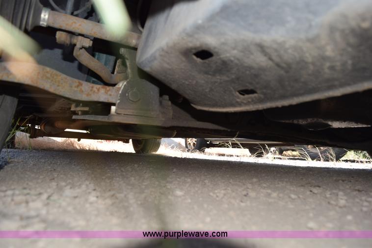 image for item L5882 1997 Chrysler Town & Country LX van