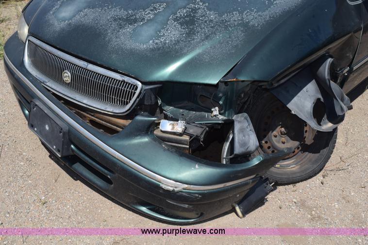 image for item L5882 1997 Chrysler Town & Country LX van