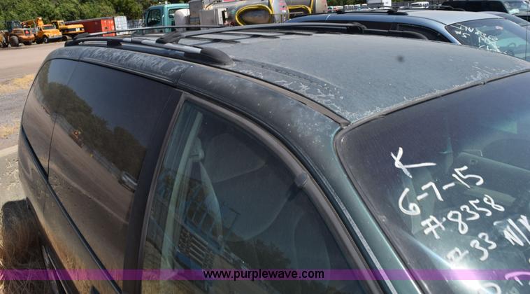 image for item L5882 1997 Chrysler Town & Country LX van