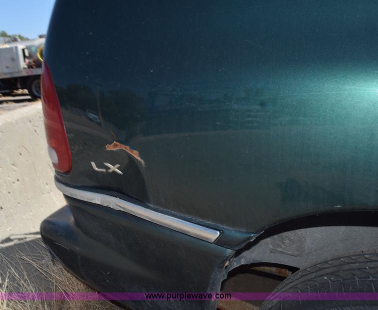 image for item L5882 1997 Chrysler Town & Country LX van