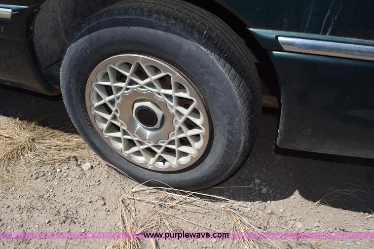 image for item L5882 1997 Chrysler Town & Country LX van