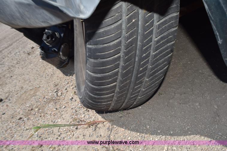 image for item L5882 1997 Chrysler Town & Country LX van