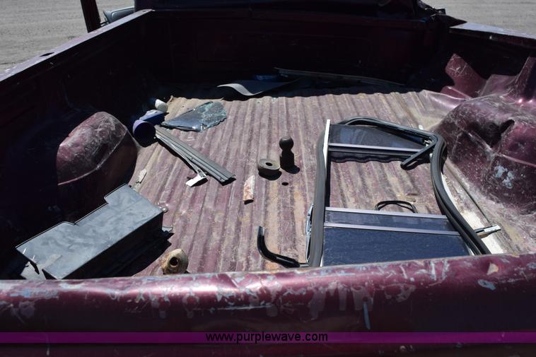 image for item L5883 1996 Ford F150 pickup truck