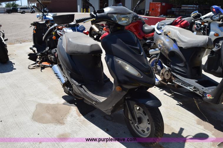 image for item L5884 2013 Jonway moped