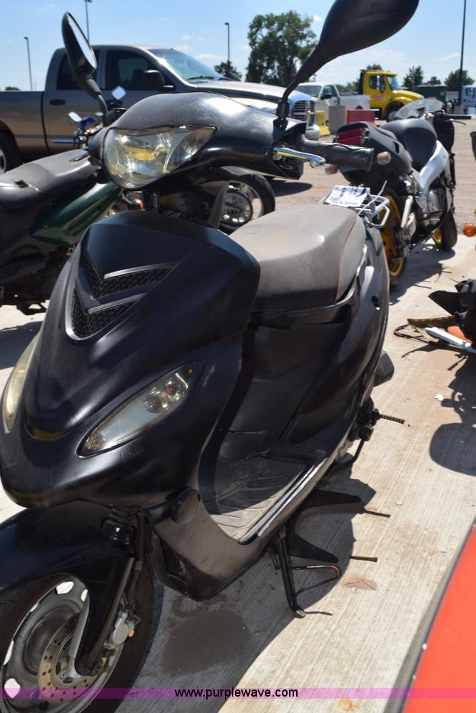 image for item L5884 2013 Jonway moped