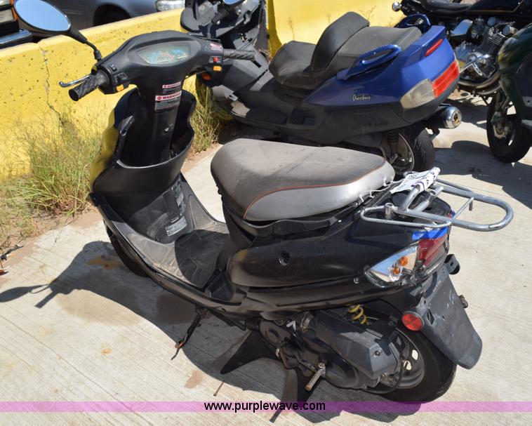 image for item L5884 2013 Jonway moped