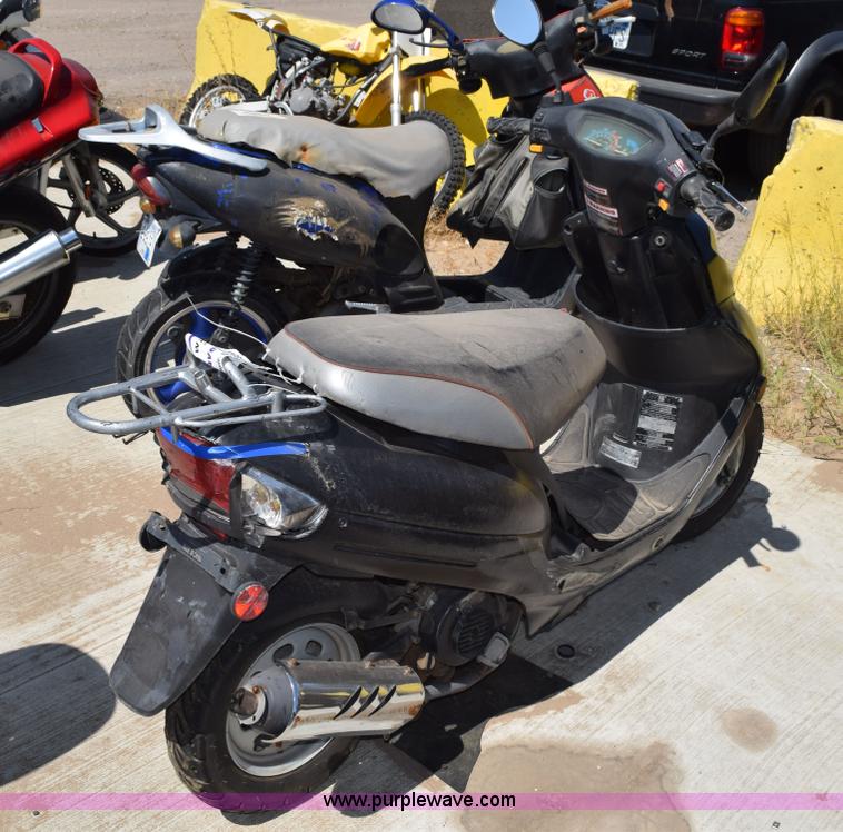 image for item L5884 2013 Jonway moped